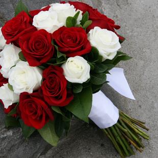 Wedding flowers red and store white roses